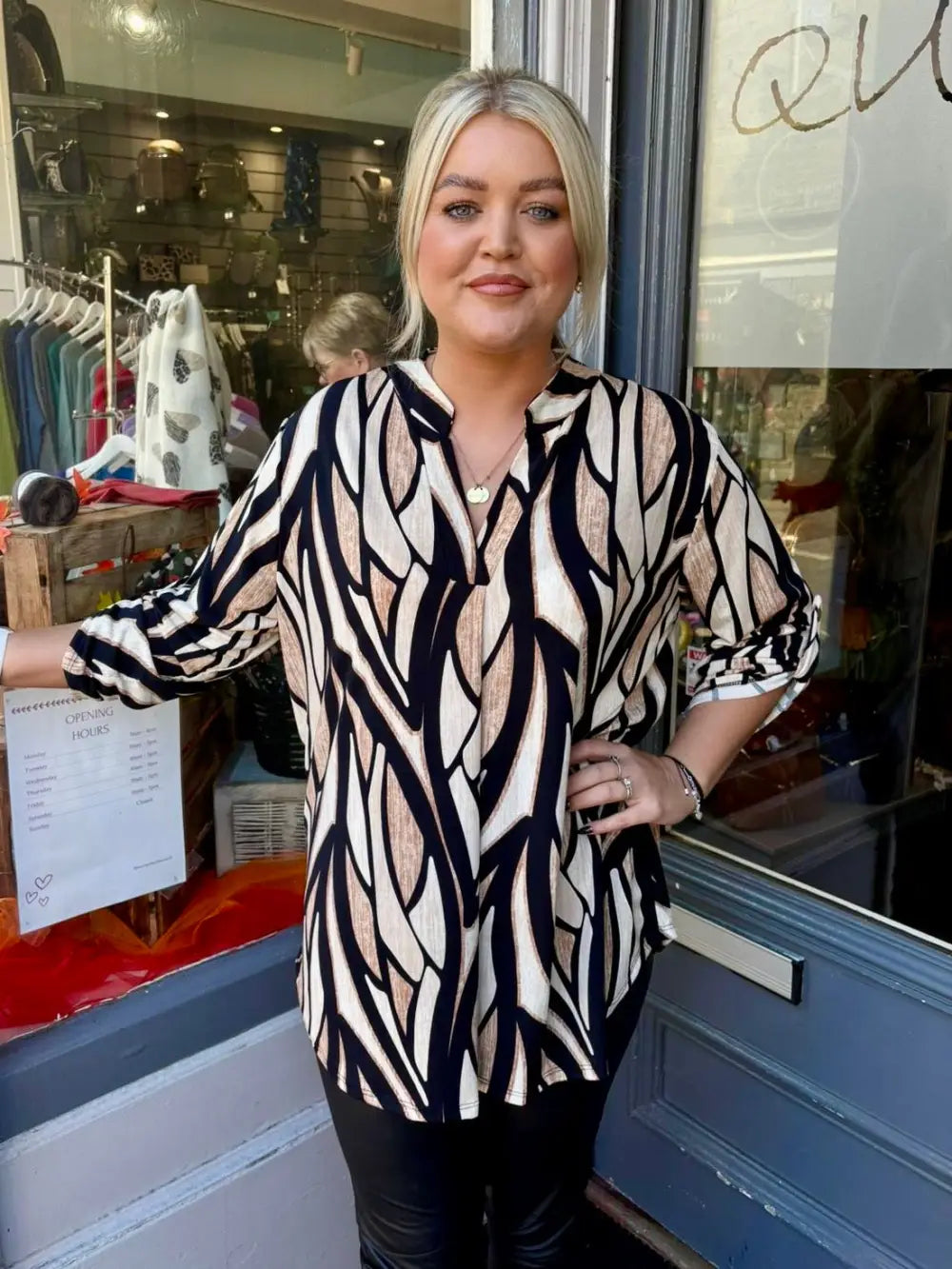 Naomi Abstract Top MOCHA