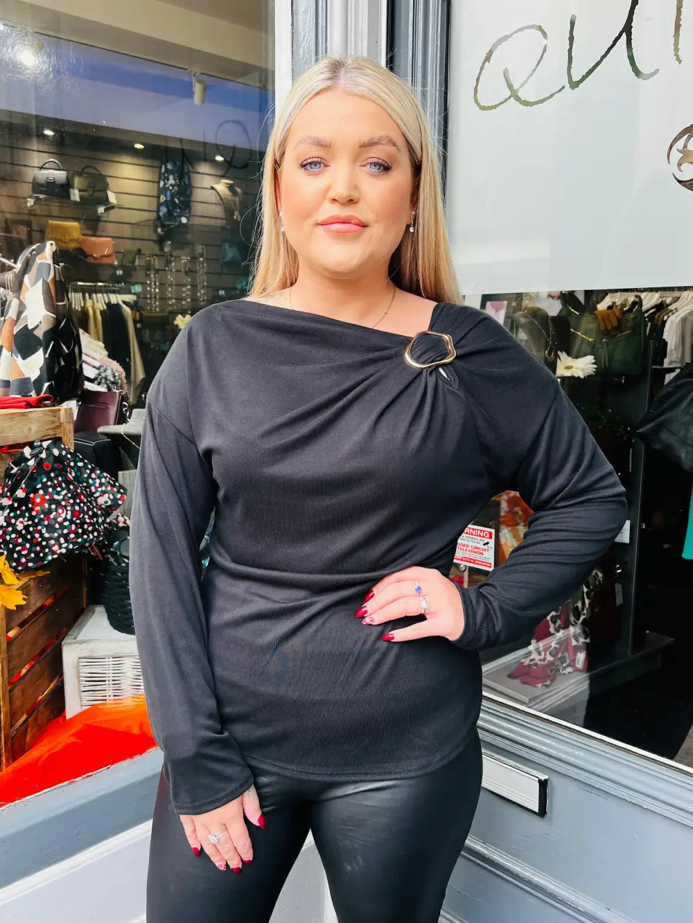 Paloma Clasp Top BLACK