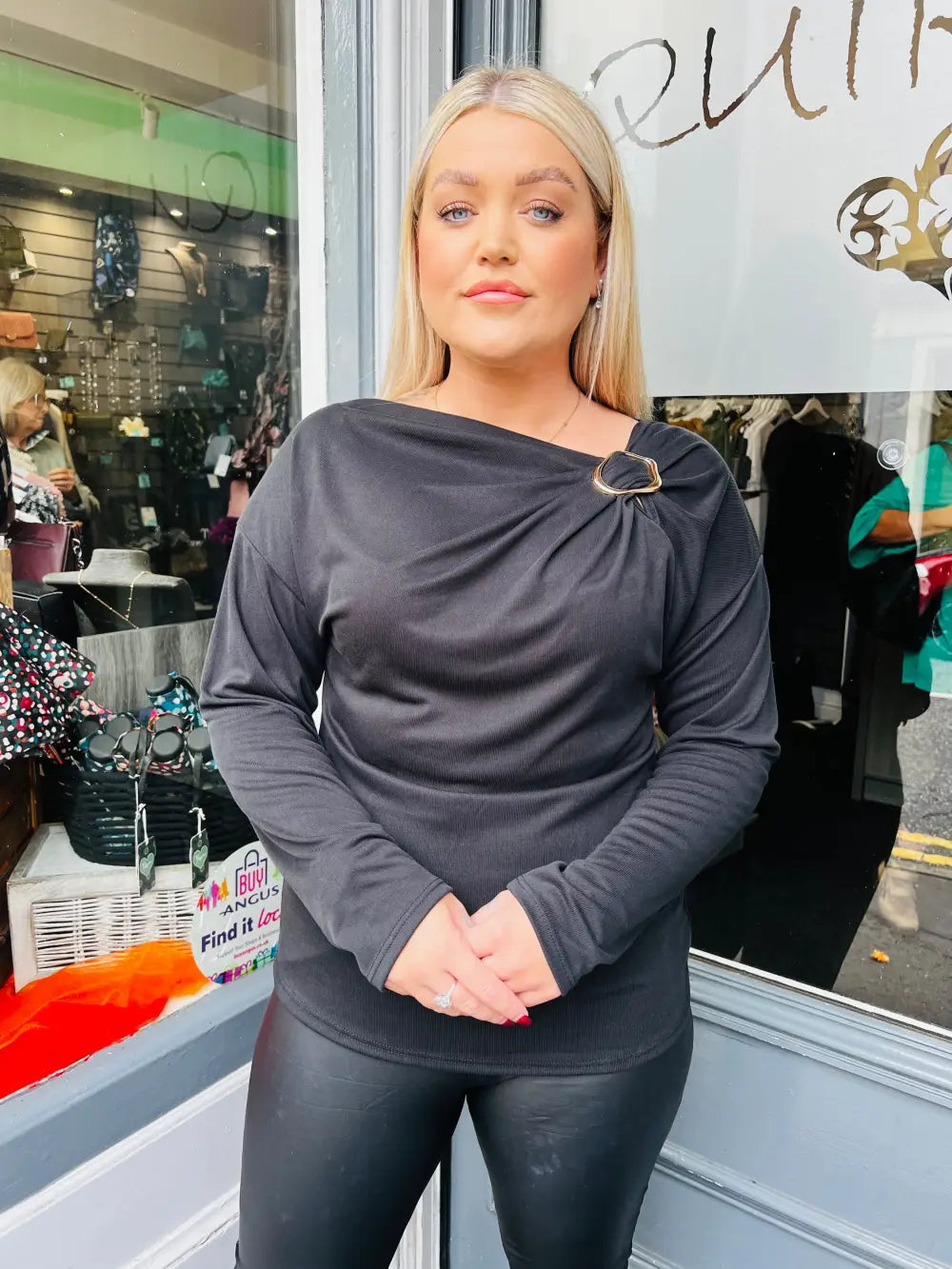 Paloma Clasp Top BLACK