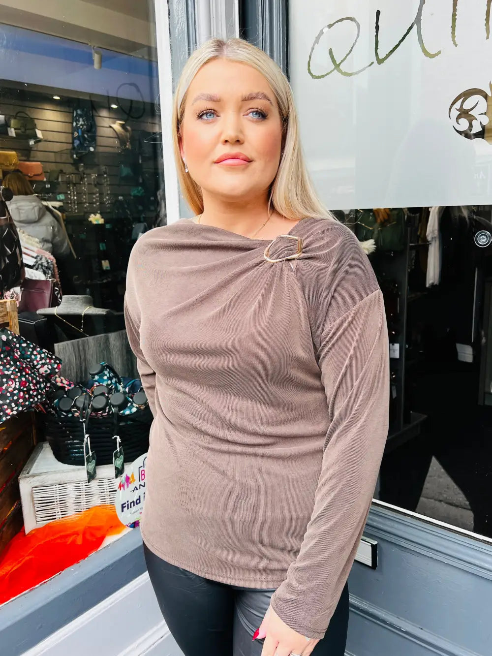 Paloma Clasp Top CHOCOLATE