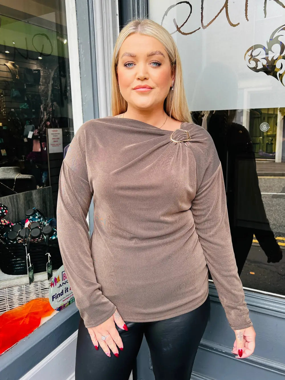 Paloma Clasp Top CHOCOLATE