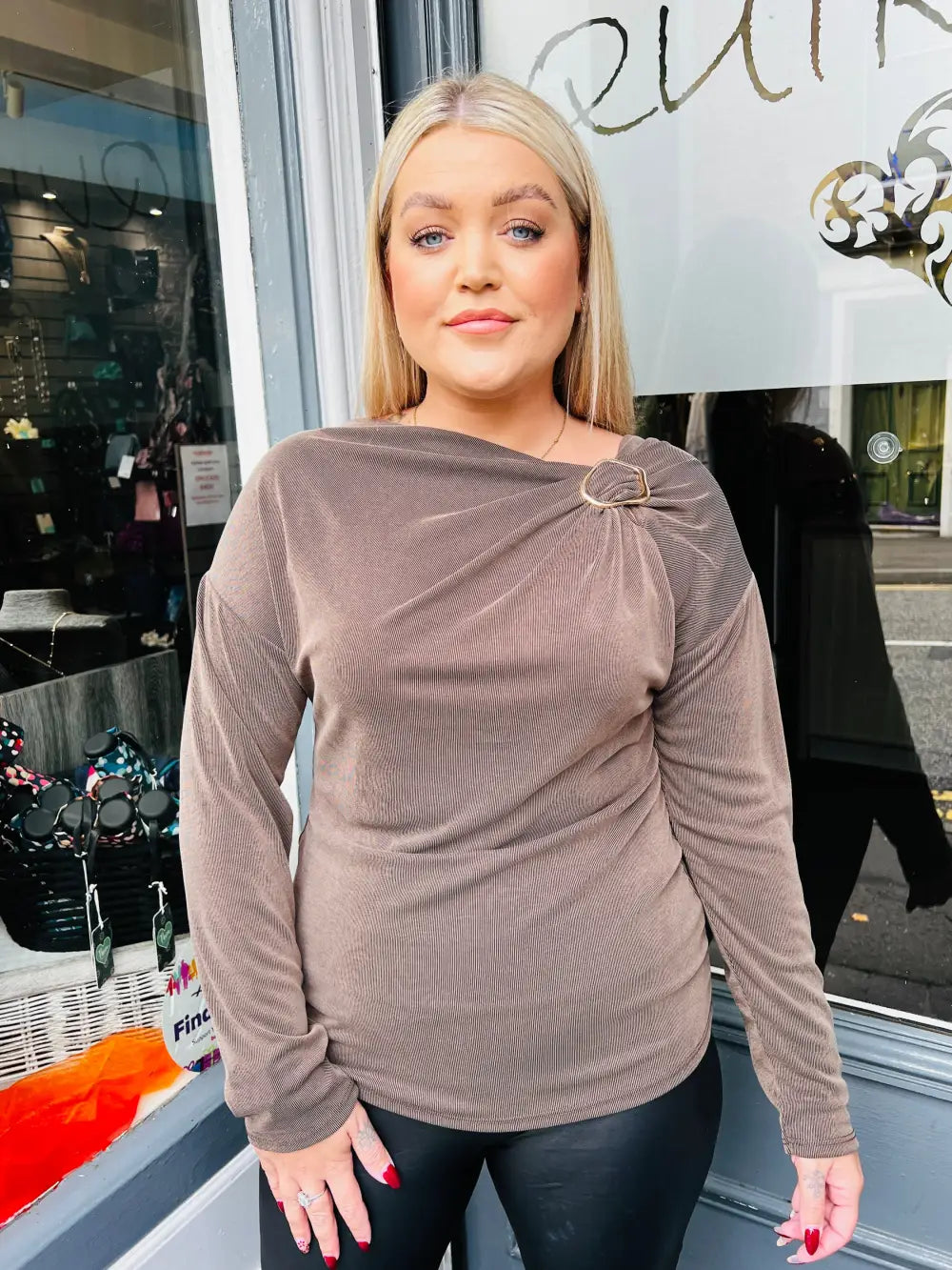 Paloma Clasp Top CHOCOLATE