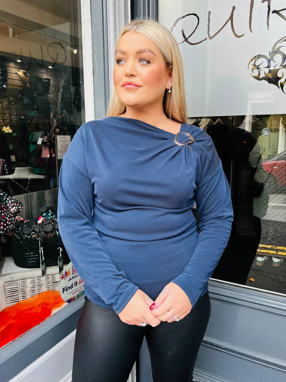 Paloma Clasp Top NAVY