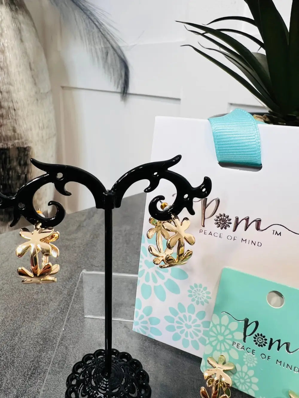 POM Flower Hoop Earrings - GOLD - Jewellery