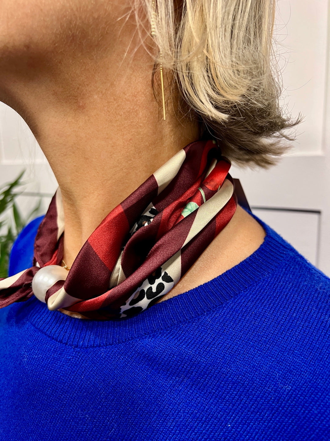 Cherries Magnetic Neck Scarf WINE