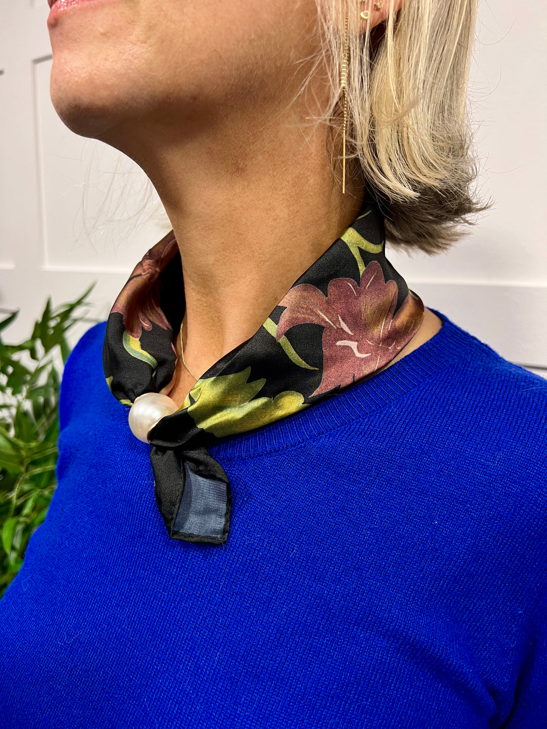 Sierra Bold Floral Magnetic Scarf BLACK