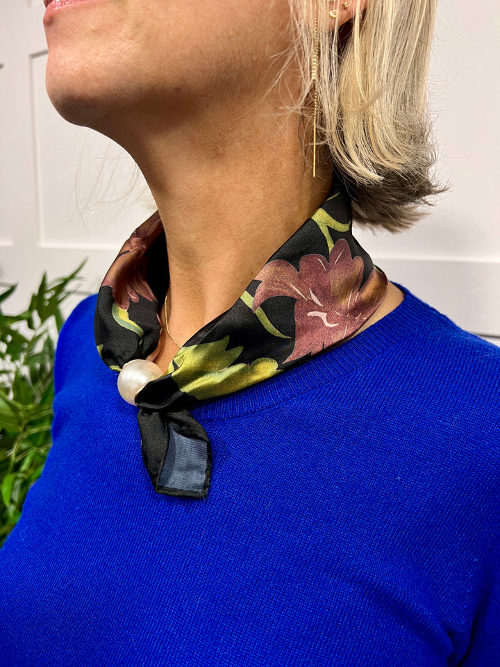 Sierra Bold Floral Magnetic Scarf BLACK