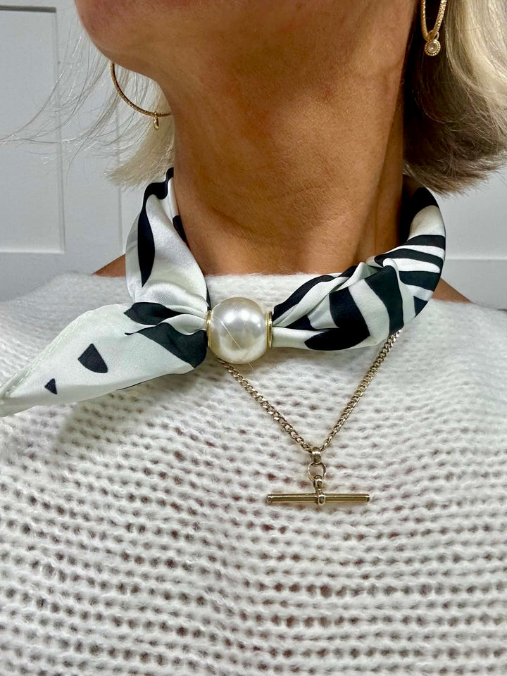 Zebra Print Magnetic Scarf WHITE