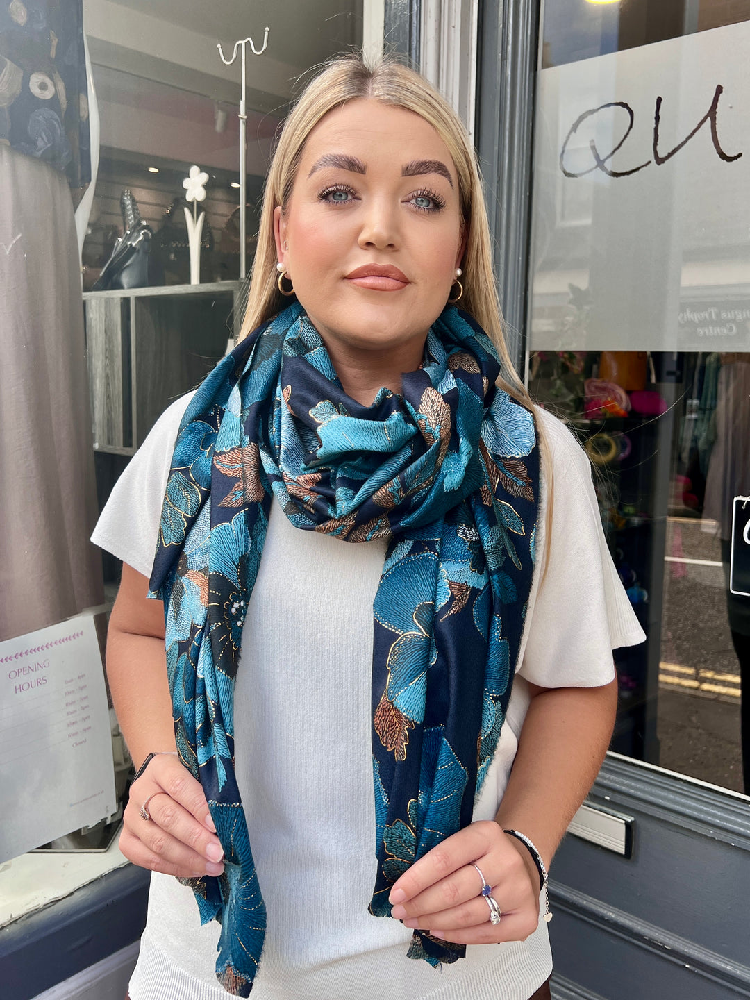 Elegant Flower Scarf NAVY