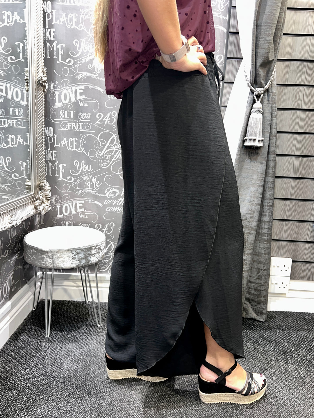 Saffron Tulip Hem Trousers BLACK
