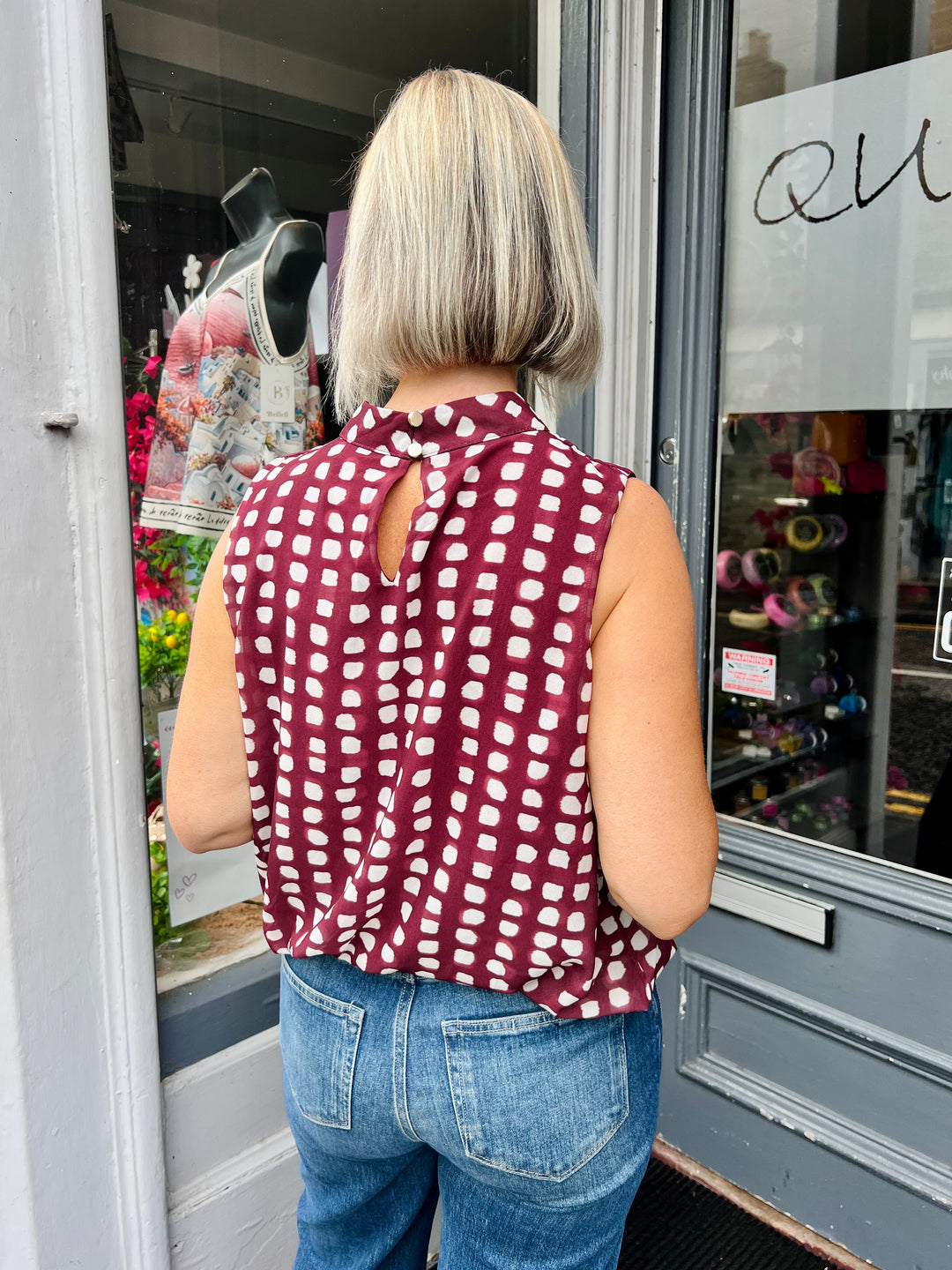 Dot Design Bubble Hem Sleeveless Blouse WINE