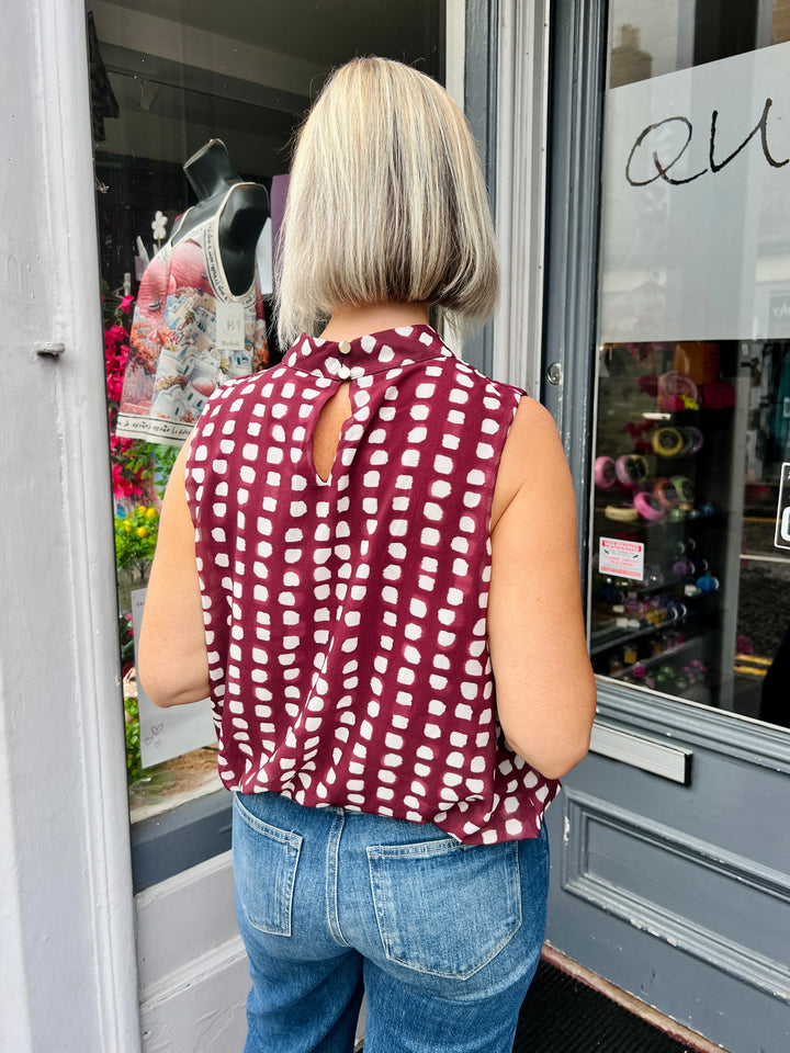 Dot Design Bubble Hem Sleeveless Blouse WINE