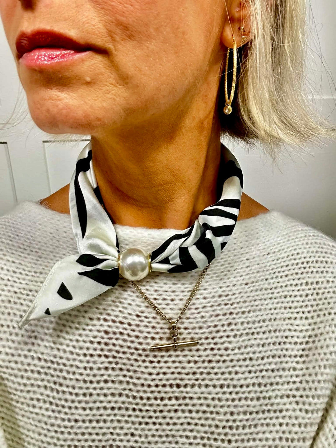 Zebra Print Magnetic Scarf WHITE