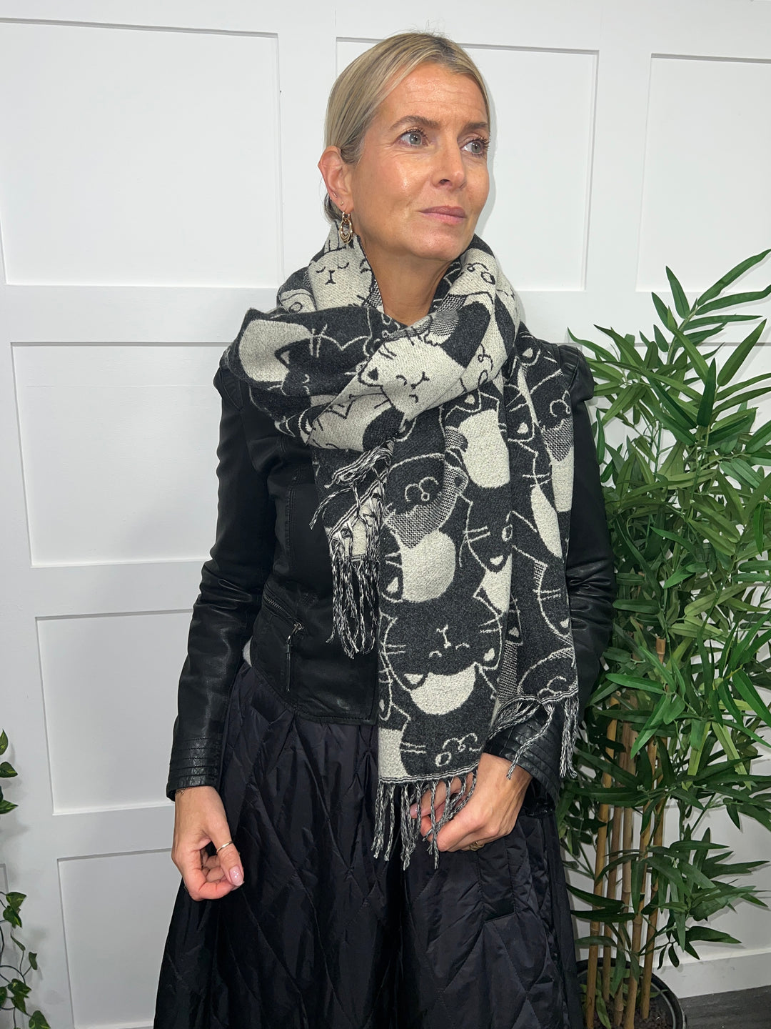 Cat Design Scarf BLACK