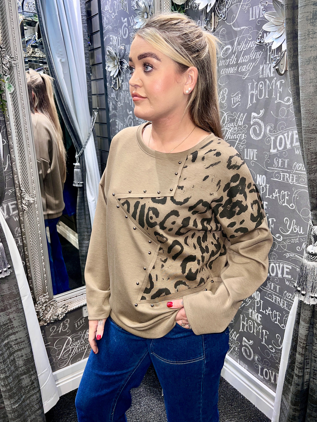 Katya Animal Print Star Sweatshirt MOCHA