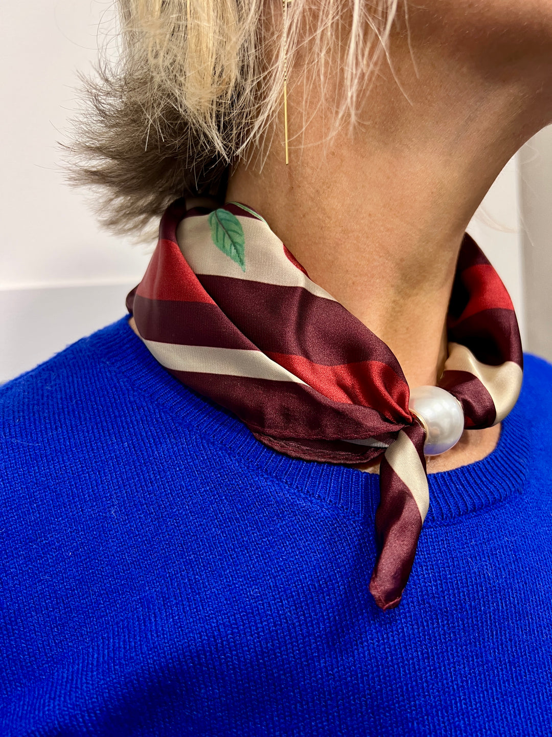 Cherries Magnetic Neck Scarf WINE