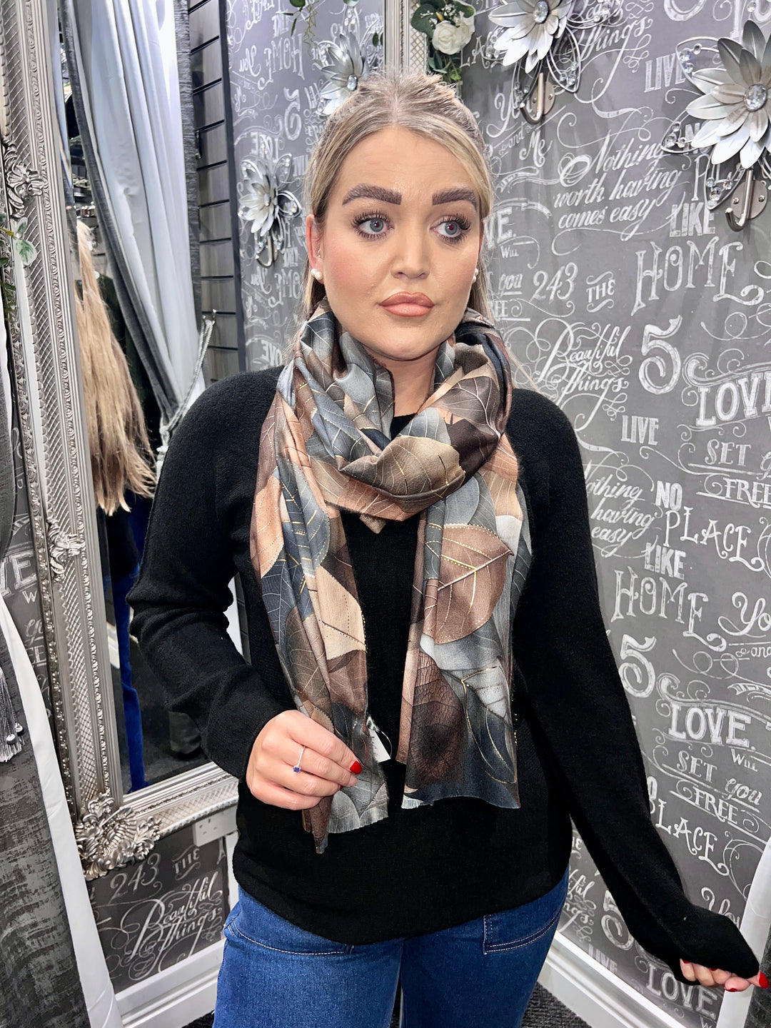 Multi Leaf Scarf BROWN