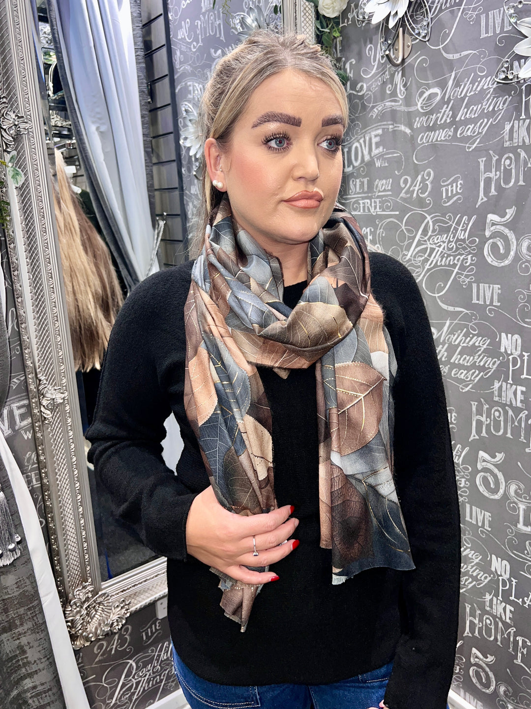 Multi Leaf Scarf BROWN