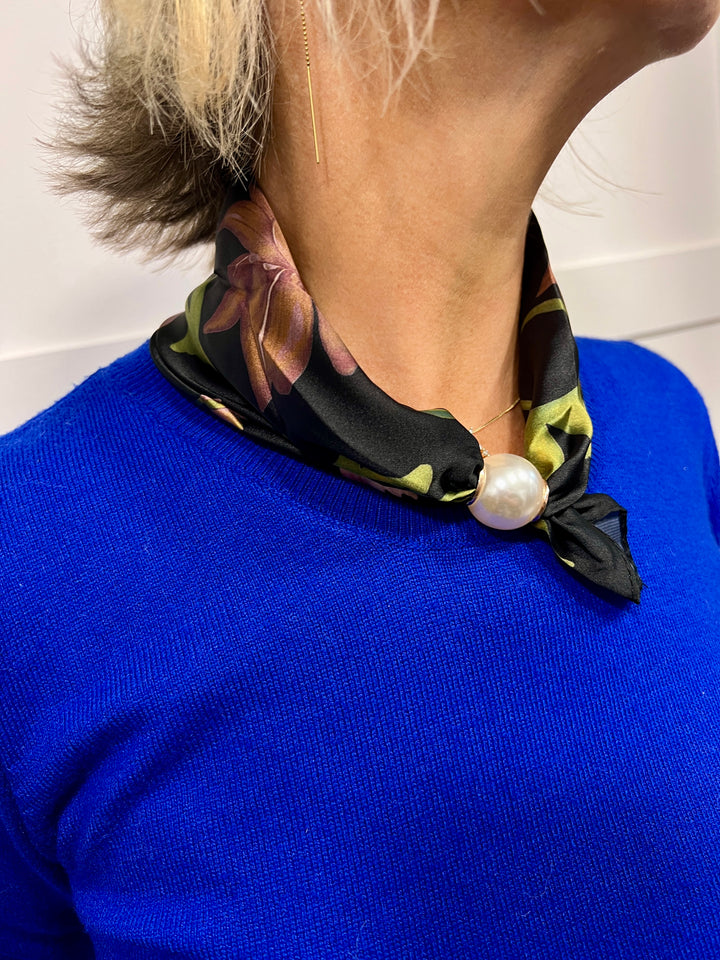 Sierra Bold Floral Magnetic Scarf BLACK