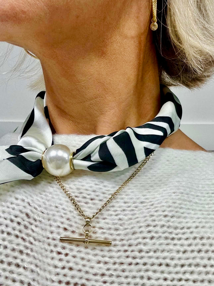 Zebra Print Magnetic Scarf WHITE