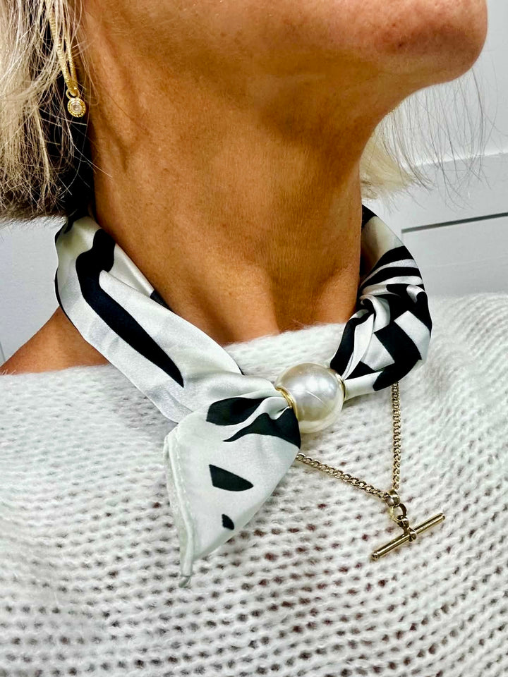 Zebra Print Magnetic Scarf WHITE