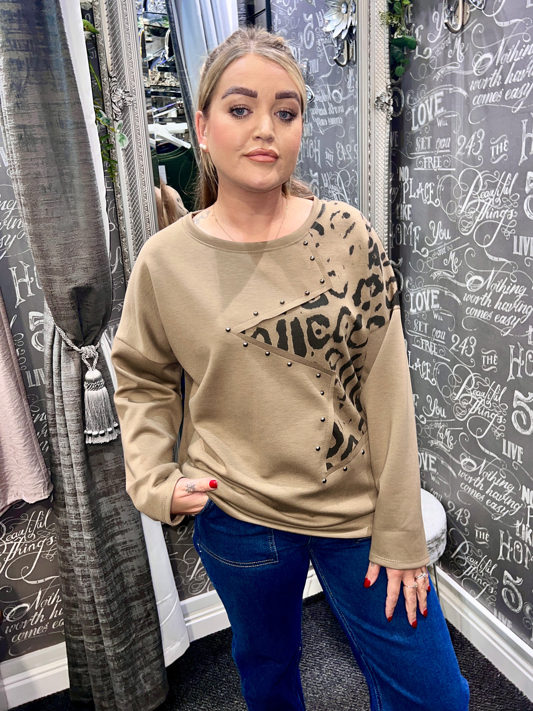 Katya Animal Print Star Sweatshirt MOCHA
