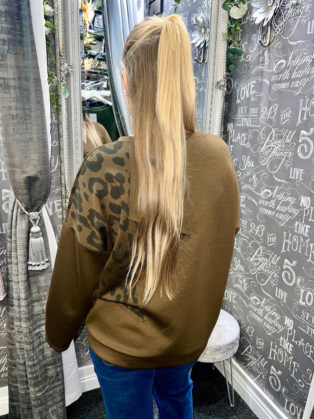 Katya Animal Print Star Sweatshirt CHOCOLATE