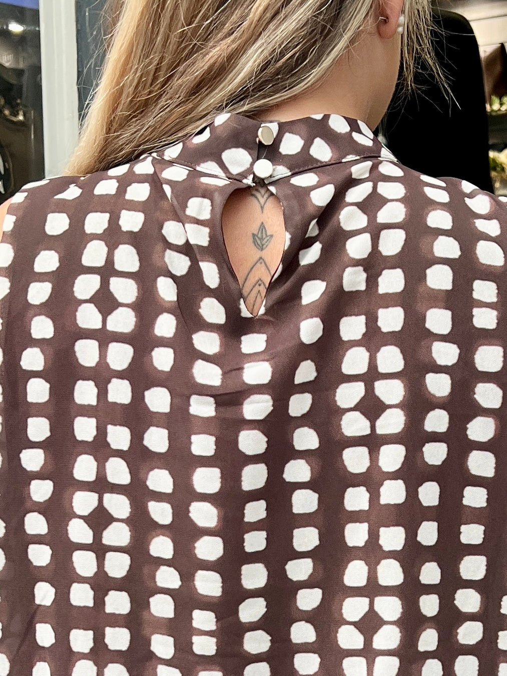 Dot Design Bubble Hem Sleeveless Blouse CHOCOLATE