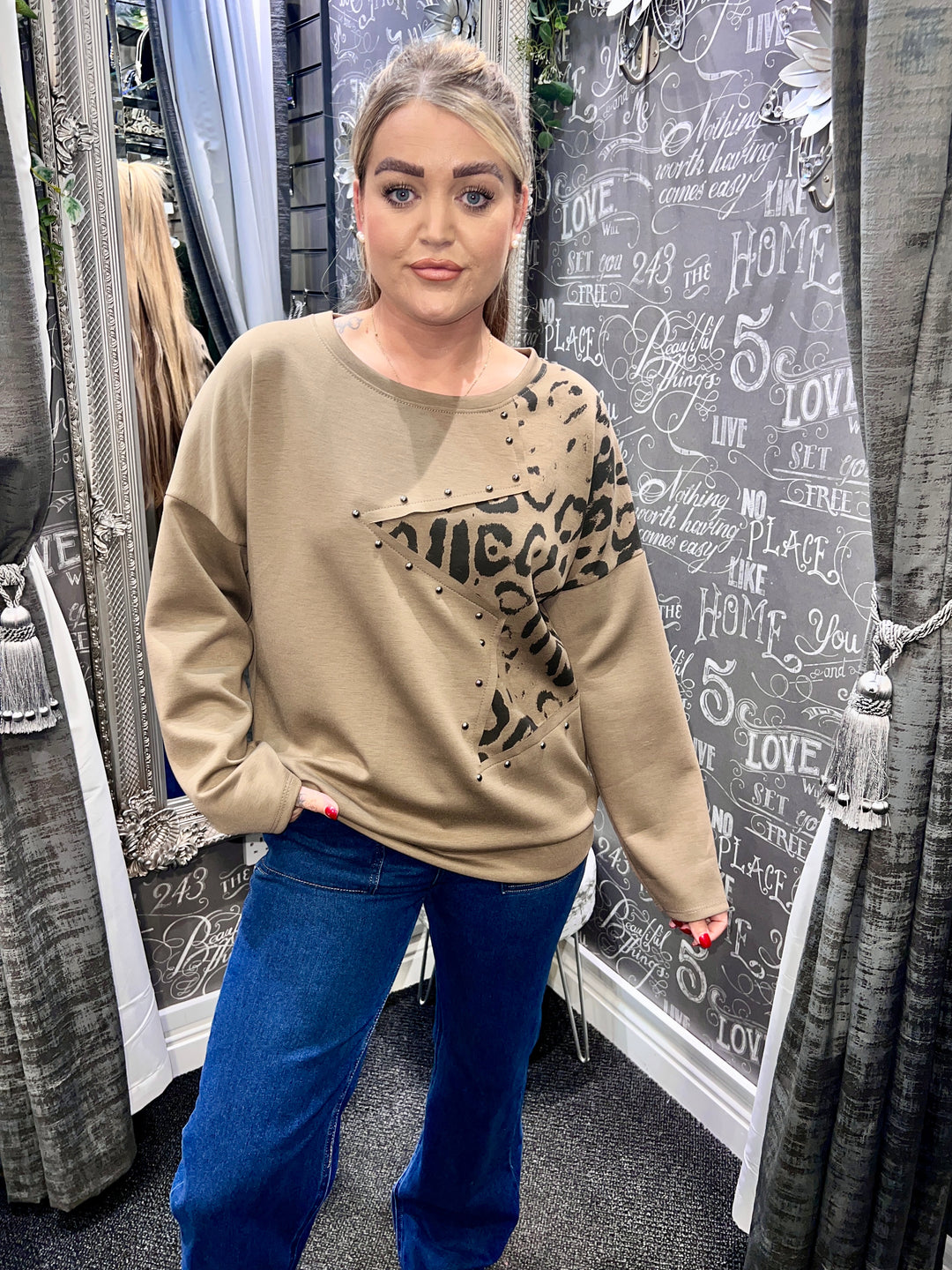 Katya Animal Print Star Sweatshirt MOCHA