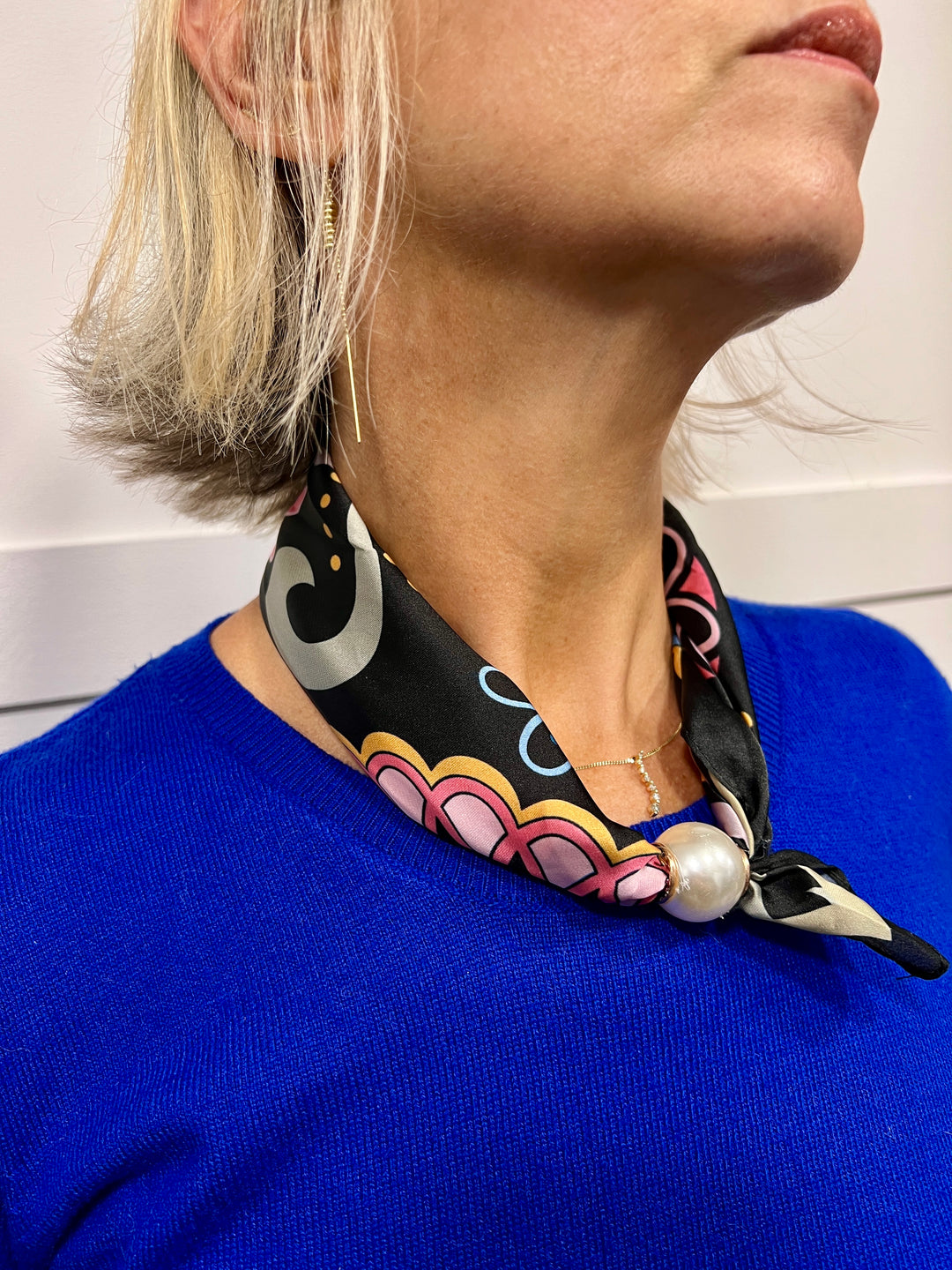 Groovy Floral Magnetic Scarf BLACK