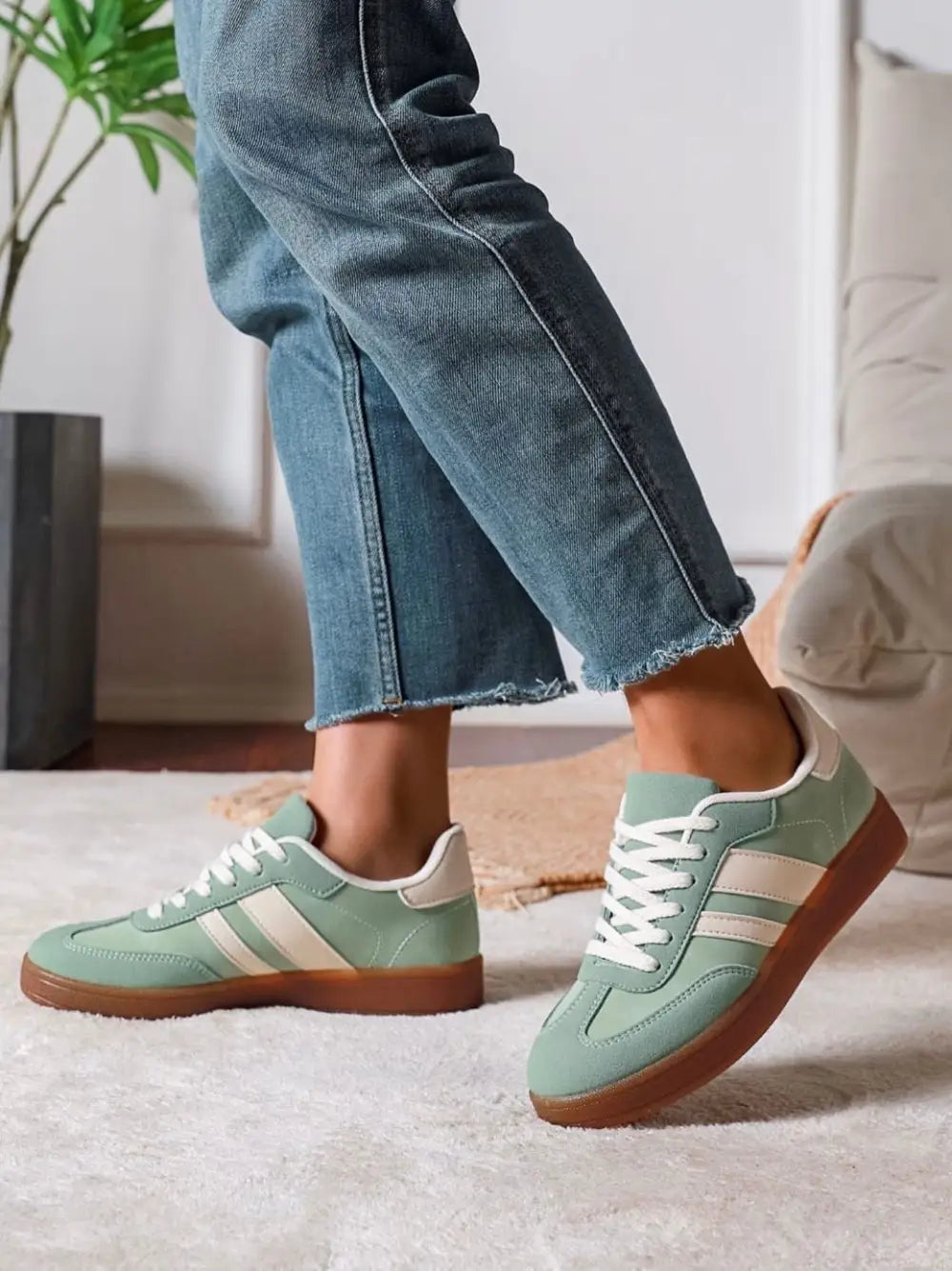 Chelsea Trainers MINT - size 3 (36) - Footwear