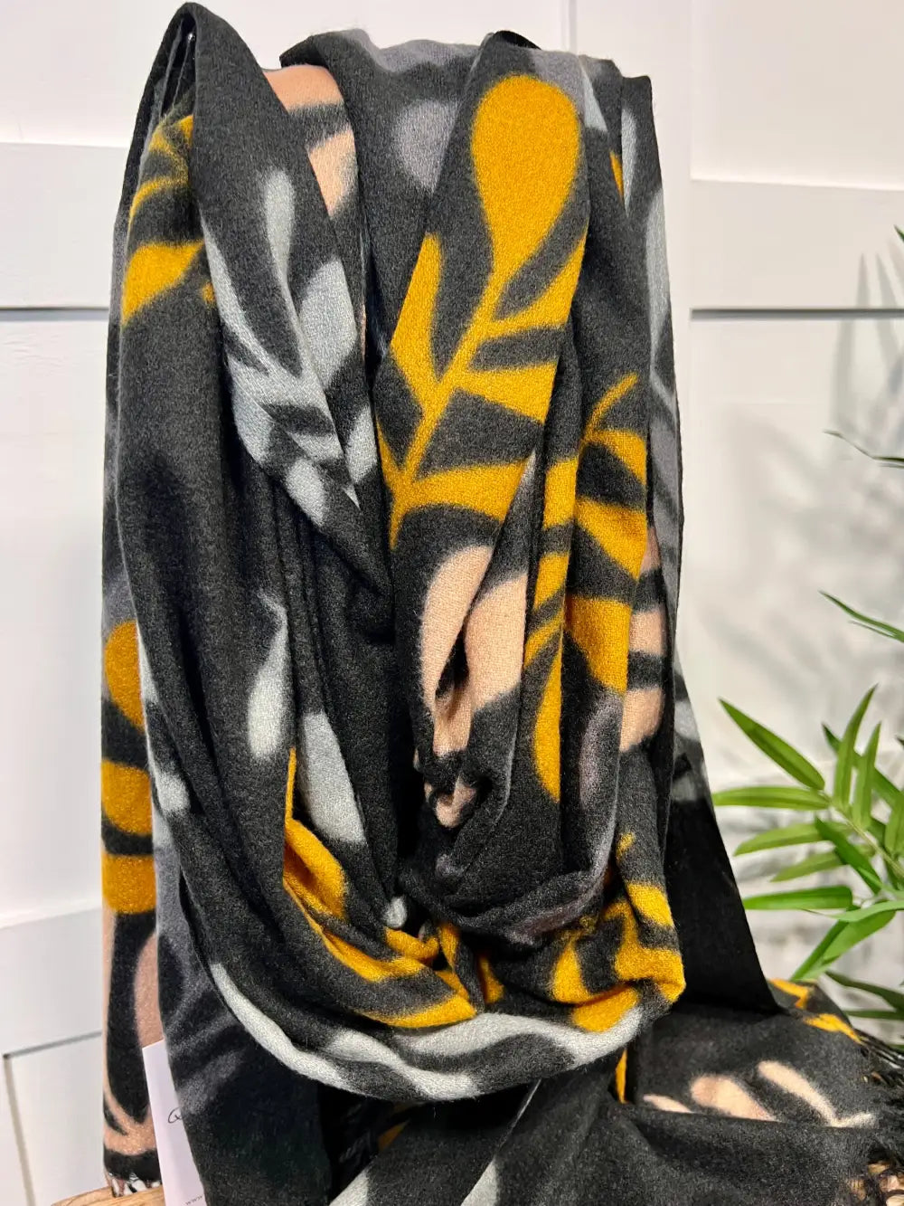 Funky Cosy Scarf BLACK