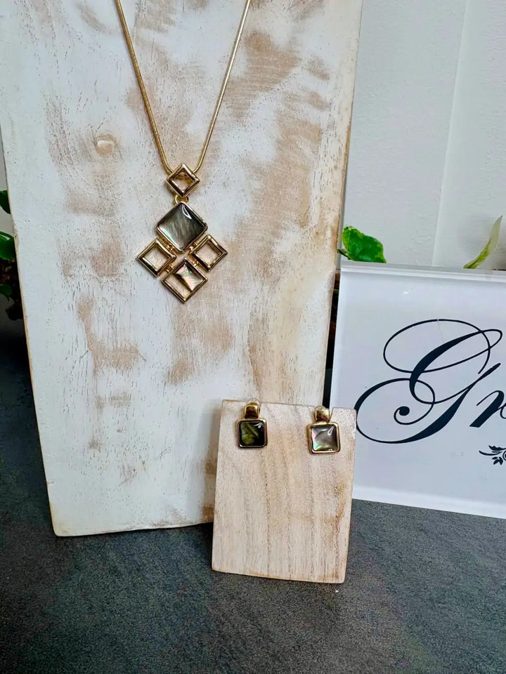 Gracee Short Square Abstract Necklace GOLD