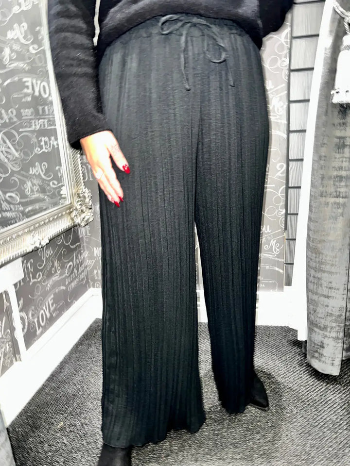 Jenna Pleated Trousers BLACK - Trousers