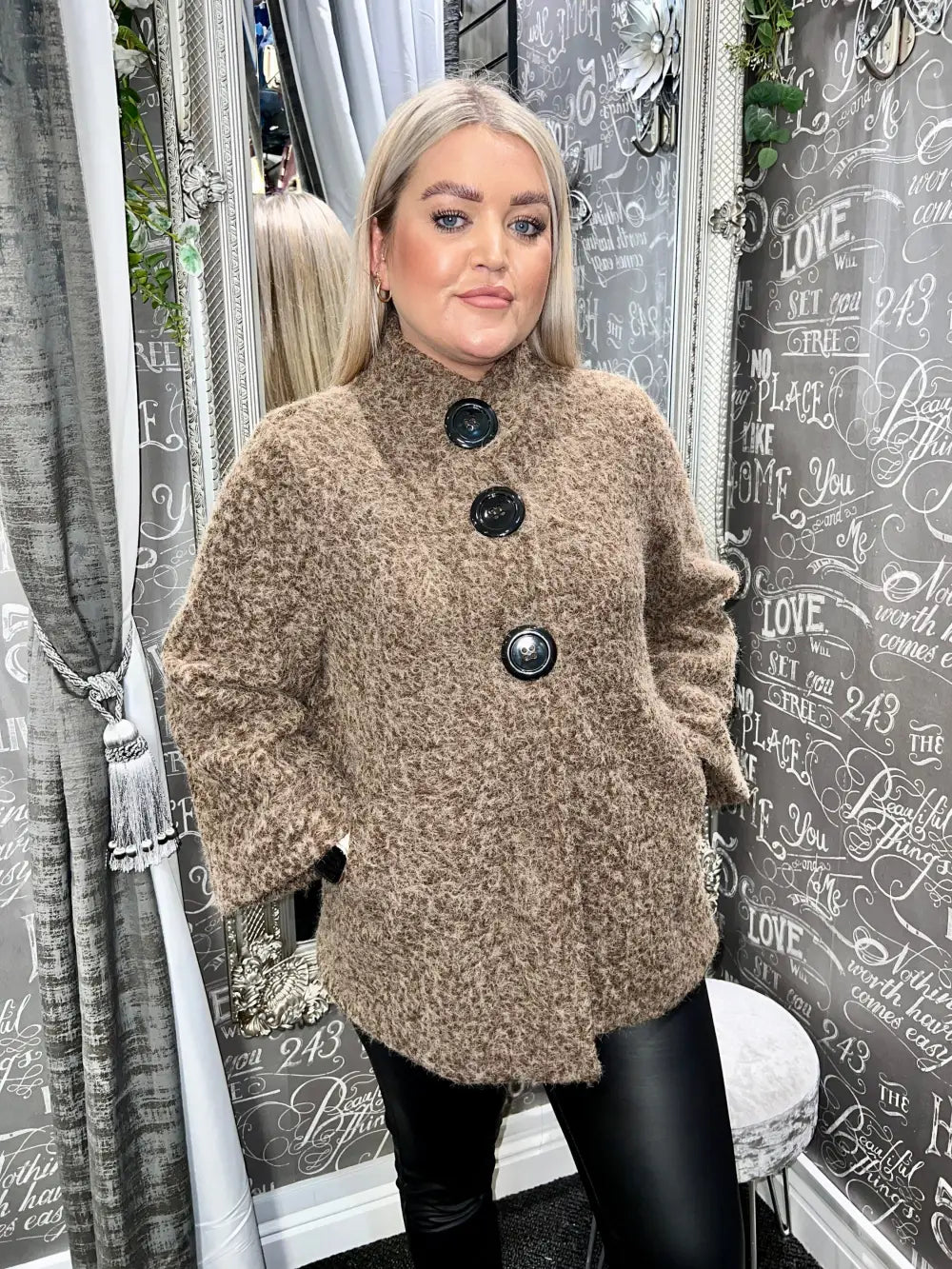 Katrina Large Button Boucle Coat BROWN