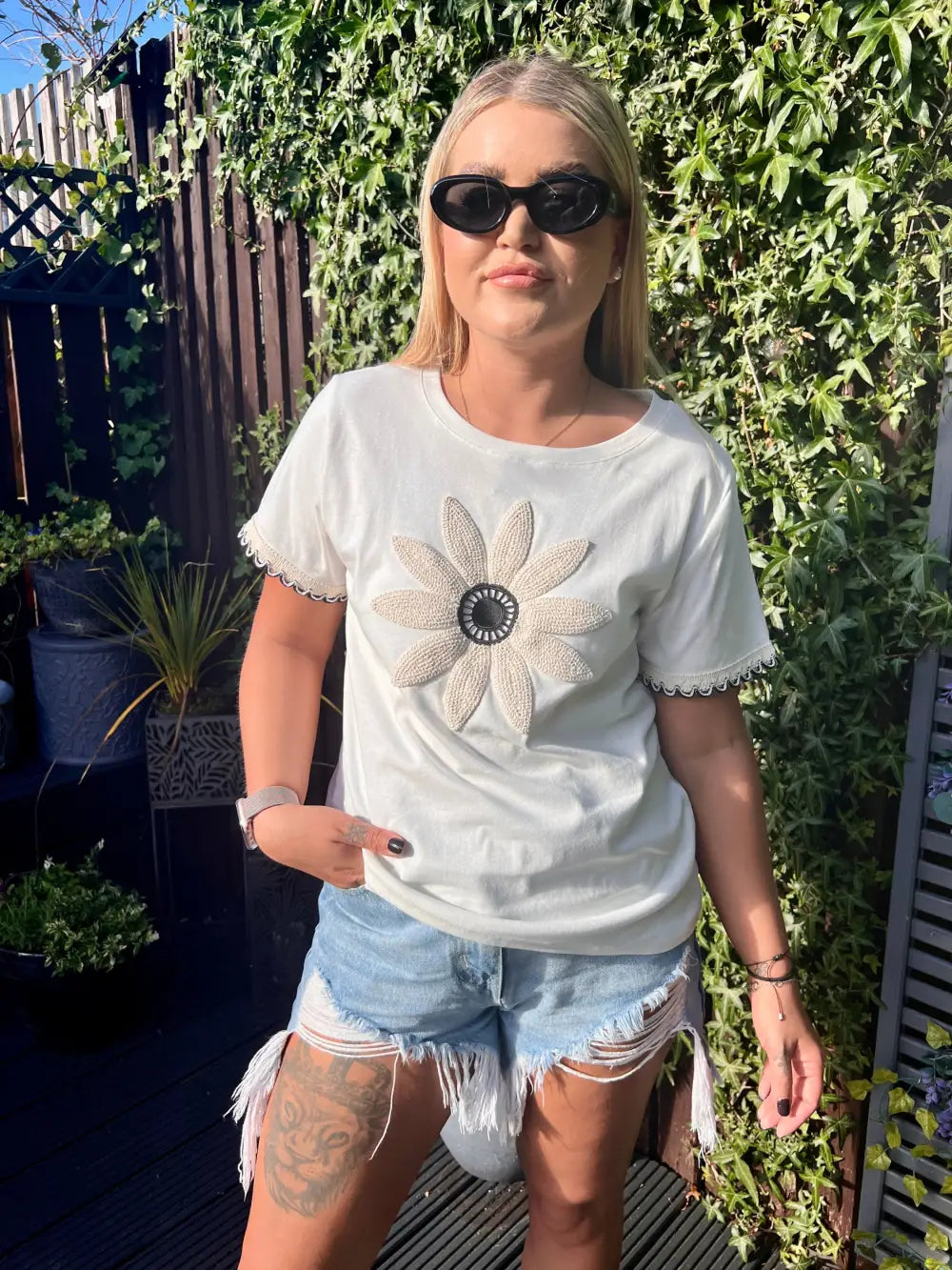 Kerri Embroidered Flower T-Shirt WHITE