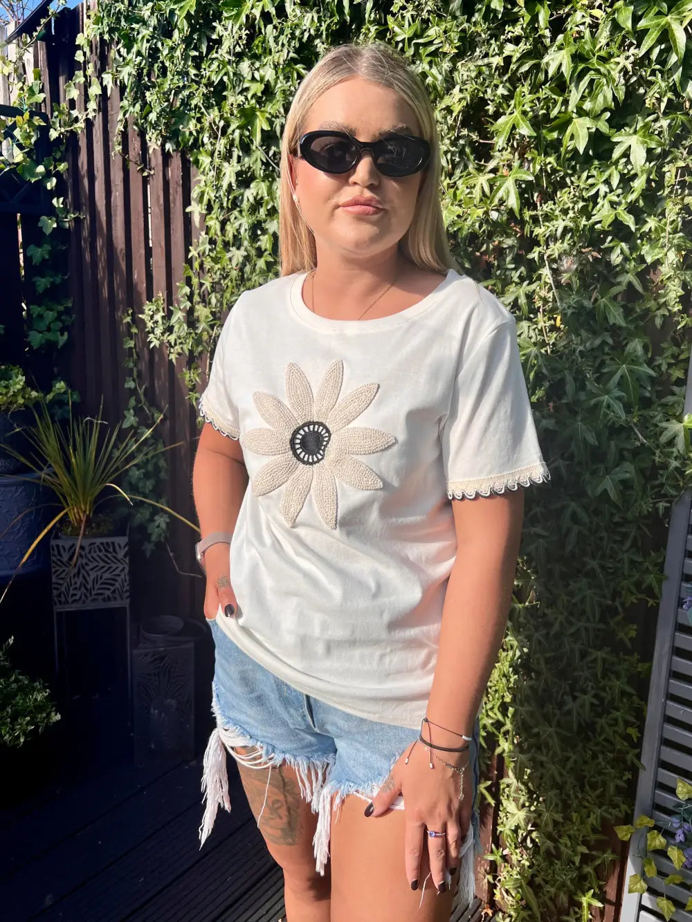 Kerri Embroidered Flower T-Shirt WHITE