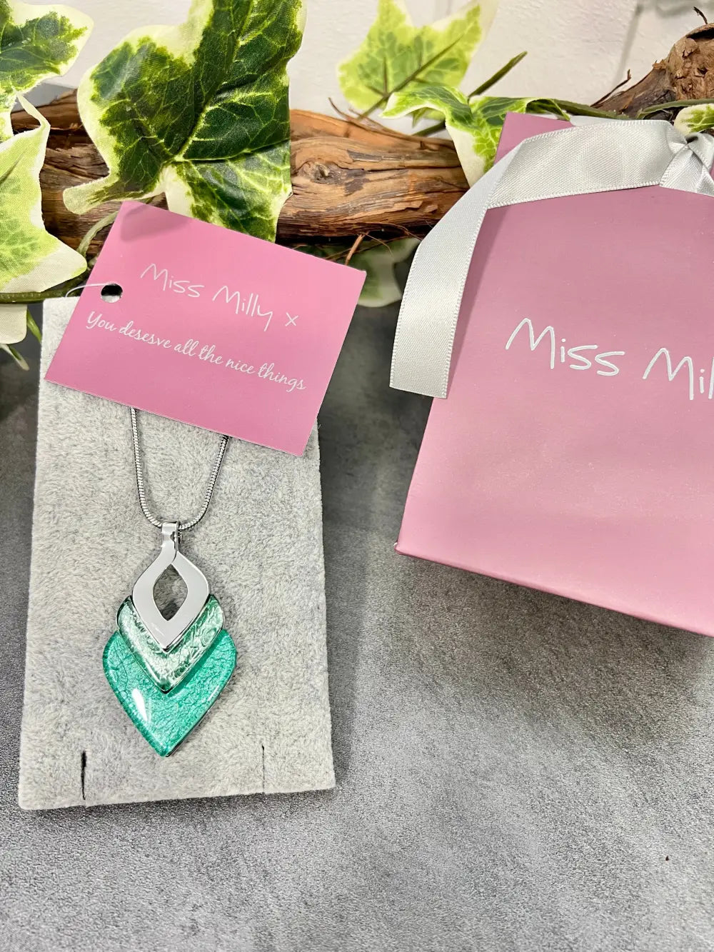 Miss Milly Diamond Resin Necklace MINT