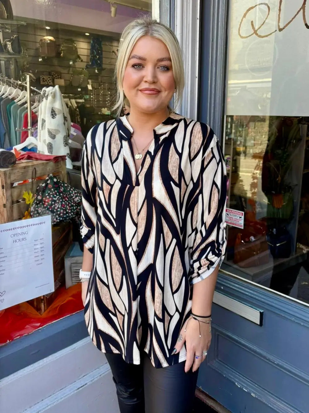 Naomi Abstract Top MOCHA