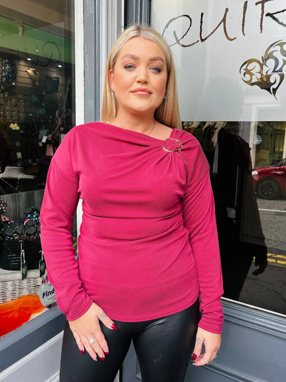 Paloma Clasp Top WINE
