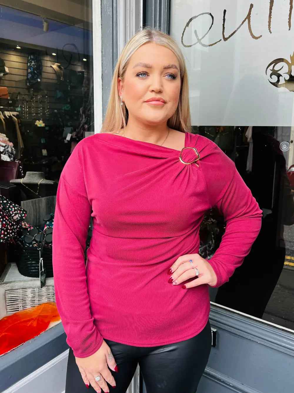 Paloma Clasp Top WINE