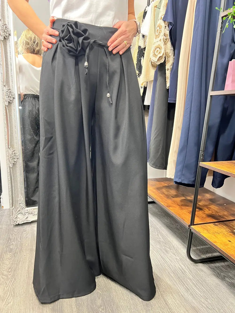 Rosette Wide Leg Trousers BLACK