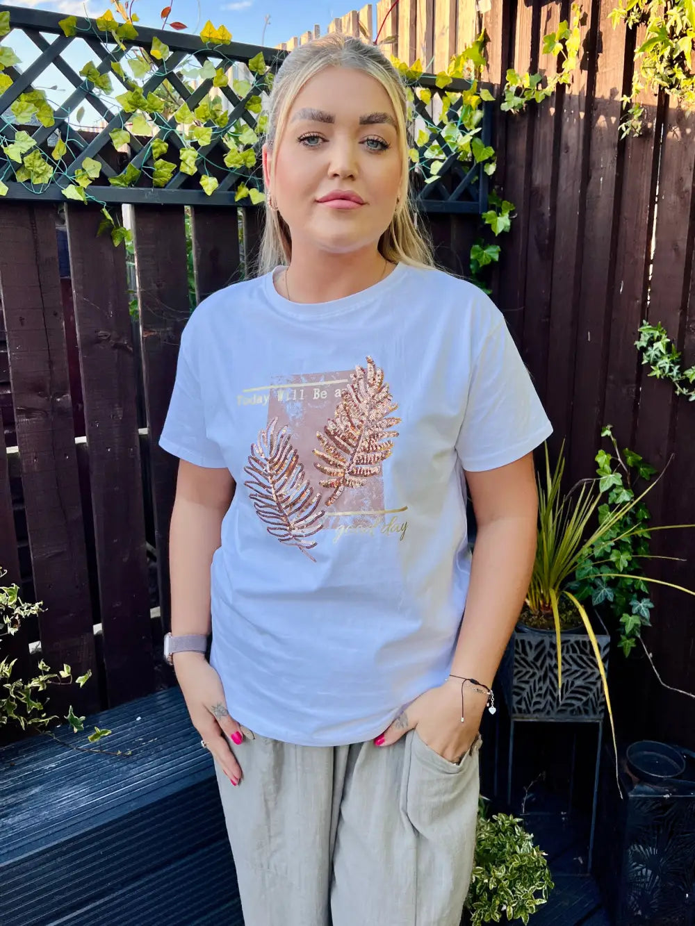 Sequin Feather Embossed T-Shirt WHITE