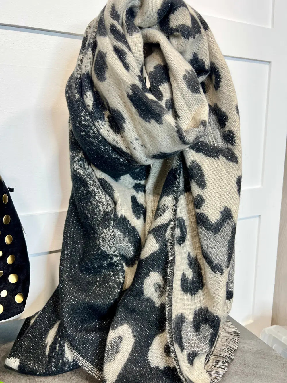 Shadow Heart Scarf BLACK - Scarf